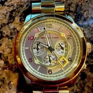 Michael Kors watch, in great construction, needs new batteries. Battery Replacement Michael Kors Watch - YouTube main image 4